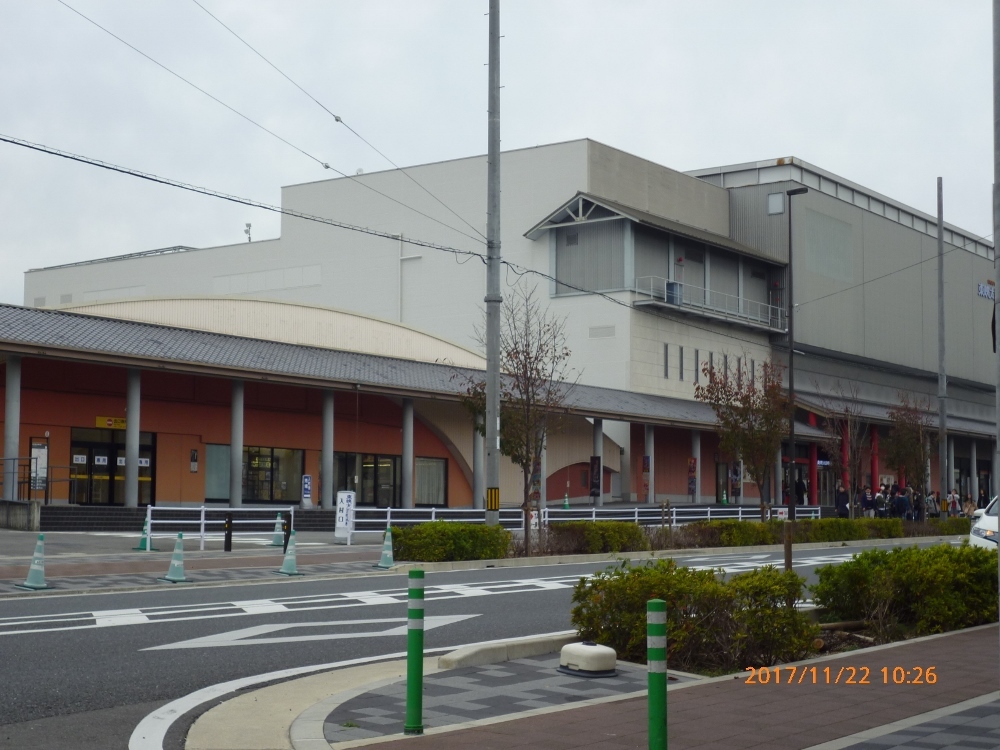 『太秦映画村』二人分の入場料と駐車場料金で１０，０００円と聞き、入るのを止めました。